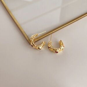 Vintage Antique Style Earrings With Silver Needle